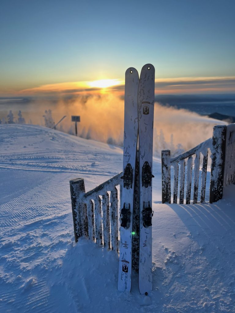 Serket military winter gear skis.
